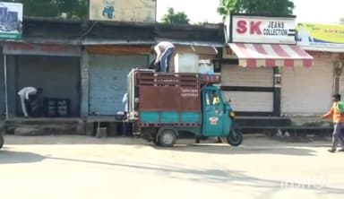 टीकमगढ़: जैन आचार्य की हत्या के विरोध में टीकमगढ़ शहर का बाजार सुबह से रहा बंद, दोपहर में जैन समाज निकालेगा विशाल जुलूस