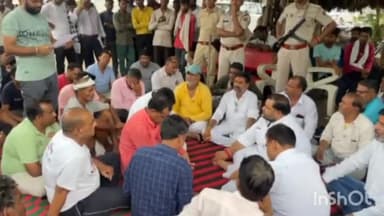 जहाज़पुर: राज्यमंत्री गुर्जर ने दिखाई संवेदनशीलता , परिजनों को दी 51 हजार रू की नकद सहायता ,विद्युत निगम से मिलेंगे पांच लाख रू।