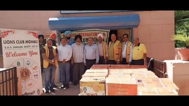 ਐਸਏਐਸ ਨਗਰ ਮੁਹਾਲੀ: ਸਿਵਲ ਹਸਪਤਾਲ 'ਚ ਵੱਧ ਰਹੇ ਡਾਇਰਿਆ ਦੇ ਕੇਸਾਂ ਦੇ ਚਲਦੇ ਲਾਇਨਸ ਕਲੱਬ ਨੇ ਸਿਵਲ ਸਰਜਨ ਨੂੰ 26500 ਓ.ਆਰ.ਐਸ ਦੇ ਪੈਕੇਟ ਦਿੱਤੇ