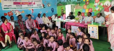 बलरामपुर समाचार सदर विधायक पलटू राम ने कन्या प्राथमिक विद्यालय बहादुरपुर में बच्चों के संग ड्रेस जूता का 12 सो रुपए दिविटी के माध्यम से मुख्यमंत्री योगी आदित्यनाथ का लाइव प्रसारण सुना इस अवसर पर जिला  बेसिक शिक्षा अधिकारी कल्पना प्रधानाध्या