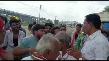 पिपलोदा: किसान और व्यापारियों के बीच पिपलोदा उप मंडी में हुआ हंगामा, किसान के लहसुन के कम दाम में बिकने पर हुआ विवाद