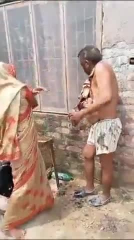 औरैया जिले में एक आशिक मिजाज कोटेदार की हुई पिटाई 
#kotedar #auraiya #viralvidio #crimecase #mahilamandal #tredingvideo