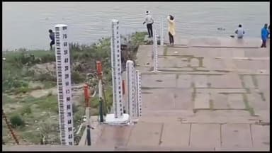 गाज़ीपुर: 4 सेमी प्रति घंटे की रफ्तार से बढ़ते गंगा के जलस्तर को देख अलर्ट मोड में आई जिले की 152 बाढ़ चौकियां