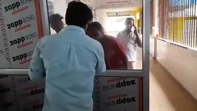 जमुई: टाउन थाने की पुलिस ने बोधन तालाब के पास तीन टाइल्स मार्बल चोर को किया गिरफ्तार मेडिकल जांच के लिए लाया सदर अस्पताल