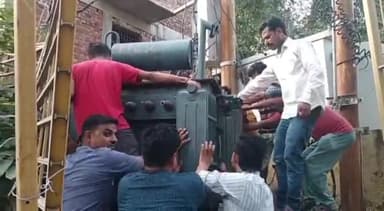 सवायजपुर: ट्रांसफार्मर फुंकने से पाली नगर के मोहल्लों की 5000 की आबादी को हुई परेशानी, 14 घंटे बाद शुरू हुई विद्युत सप्लाई
