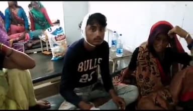 टीकमगढ़: कोतवाली थाना क्षेत्र अंतर्गत जमुनिया गांव में इस व्यक्ति के साथ की गई मारपीट जिला अस्पताल में उपचार जारी