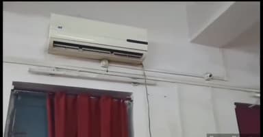 पन्ना: जिला अस्पताल के विभिन्न वार्डों में एसी बंद पड़े होने से मरीज हो रहे परेशान, सिविल सर्जन ने जल्द मरम्मत कराने की कही बात