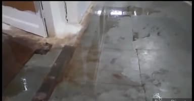 पन्ना: जिला चिकित्सालय के SNCU वार्ड के पास भरा टॉयलेट का गंदा पानी बच्चो पर संक्रमण का खतरा CS ने जल्द सुधार की कही बात।