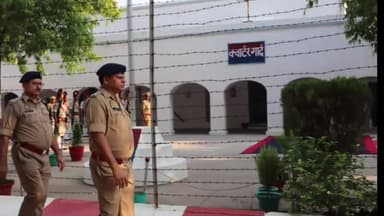 मुरादाबाद: एसएसपी ने पुलिस लाइन में परेड सलामी के बाद पीआरवी वाहनों, थाना मोबाइल जीप और लेपर्ड को किया चेक