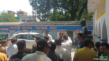 मोहम्मदी: नगर पालिका मोहम्मदी के सभागार में अध्यक्ष, ईओ और सभासदों की बैठक में हुआ हंगामा