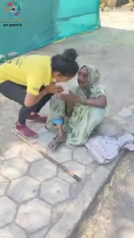 इंदौर: क्या ये दिन देखने के लिऐ एक मां अपने बच्चो को बड़ा करती हैं 😥💔
#daanpatrafoundation #yashguptadaanpatra #help #needy