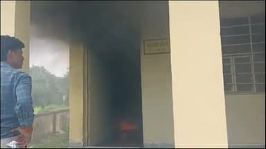 गंगधार: चौमहला के न्यायालय परिसर में शॉर्ट सर्किट की वजह से एसी की इनडोर यूनिट में लगी आग, मची अफरा-तफरी