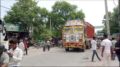 जगाधरी: राजा मिहिर भोज की मूर्ति के आगे गुज्जर लिखे जाने से नाराज क्षत्रिय समाज के लोगों ने जठलाना में फूंका पुतला