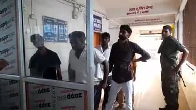 जमुई: अलग-अलग मामलों में फरार चल रहे  9 व्यक्तियों ने जमुई कोर्ट में किया आत्मसमर्पण, मेडिकल जांच के लिए लाया गया सदर अस्पताल