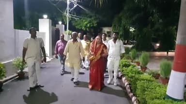 गाज़ीपुर: मोहम्मदाबाद एसडीएम ने समाजसेवी मीरा राय को अपमानित का निकाला दफ्तर से बाहर,डीएम दरबार पहुंचा मामला