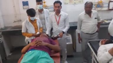 रामपुर: कोतवाली क्षेत्र के गेरबेचा खां में घर की डेली बनाने को लेकर 2 पड़ोसी आपस में भिड़े, एक घायल जिला अस्पताल में उपचार जारी