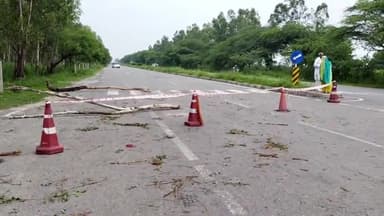 इसराना: रोहतक नेशनल हाईवे पर नौल्था गौशाला के पास तुडी भरी ट्रैक्टर ट्रॉली ट्राला की टक्कर से पलटी, दस घंटे बाद खुला हाइवे