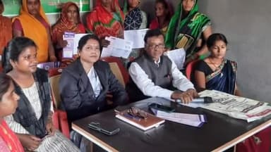 अररिया: रामपुर मोहनपुर स्थित सीएलएफ कार्यालय में महिला सशक्तिकरण को लेकर जागरूकता शिविर का हुआ आयोजन