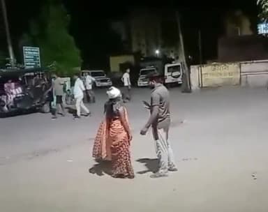 देेेवरिया: भीखमपुर रोड पर पैदल जा रही महिला को बाइक सवार ने मारी ठोकर, हुई घायल