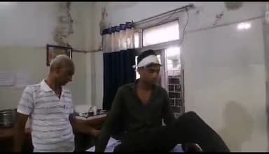 टीकमगढ़: भगवा थाना क्षेत्र अंतर्गत कुड़ैला गांव में एक व्यक्ति के साथ की गई मारपीट, जिला अस्पताल में उपचार जारी