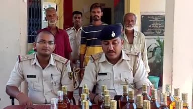 बाजपट्टी: रसलपुर गांव से पुलिस ने अंग्रेजी शराब के साथ तीन तस्करों को किया गिरफ्तार
