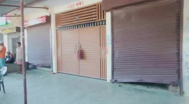 कानपुर: चकेरी में चोरों ने एक साथ पांच दुकानों में शटर उठाकर की चोरी