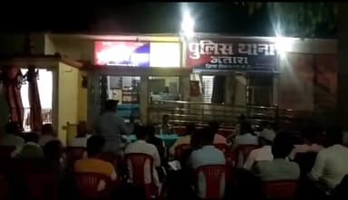 जतारा: जतारा के थाना परिसर में आगामी त्यौहारों को लेकर आयोजित की गई शांति समिति की बैठक