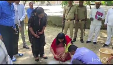 बहराइच: कलेक्ट्रेट परिसर में डीएम ने अधिकारियों व कर्मचारियों के साथ किया पौधारोपण