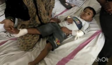 टीकमगढ़: टीकमगढ़ शहर के मोटे का मोहल्ला में अज्ञात बाइक की टक्कर से बालक हुआ घायल, जिला चिकित्सालय में भर्ती