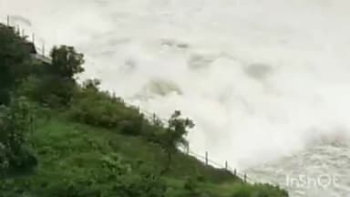 हुज़ूर: केरवा डैम के खोले गए 2 गेट, लेवल मेंटेन करने के लिए लिया गया फैसला