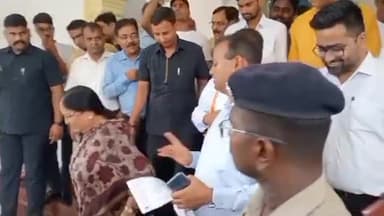 झांसी: महिला कल्याण बाल विकास मंत्री बेबी रानी मौर्य ने झांसी पहुंचकर मणिपुर की घटना में विपक्ष को दी राजनीति नहीं करने की सलाह