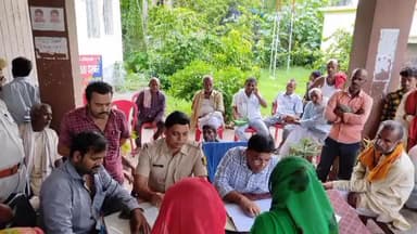 चेरिया बरियारपुर: चेरिया बरियारपुर थाना परिसर में भूमि विवाद संबंधित मामले के निपटारे हेतु जनता दरबार का हुआ आयोजन