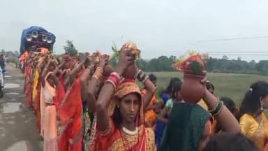 कटकमदाग: सुल्ताना शिव मंदिर में आयोजित त्रिदिवसीय रुद्र महा अनुष्ठान पर निकाली गई कलश यात्रा