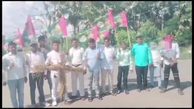 हिलसा: मणिपुर की घटना को लेकर जन अधिकार पार्टी के कार्यकर्ताओं ने हिलसा के पश्चिमी बाईपास पर प्रधानमंत्री का फूंका पुतला