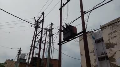 रामपुर: अंतरराष्ट्रीय मानव अधिकार एसोसिएशन के जिलाध्यक्ष मोहम्मद शुऐब खां ने कहा- बिजली कटौती बंद करें बिजली अधिकारी