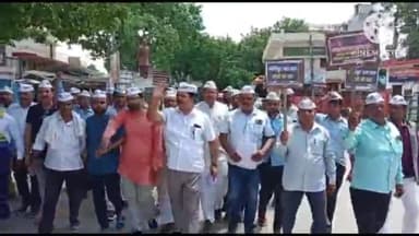 आज़मगढ़: मणिपुर हिंसा के मुद्दे पर AAP ने कलेक्ट्रेट क्षेत्र में किया प्रदर्शन, राष्ट्रपति के नाम जिला प्रशासन को सौंपा ज्ञापन