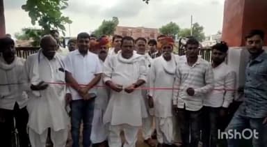 सरमथुरा: लीलोठी में विधायक खिलाड़ी लाल बैरवा ने सुनी ग्रामीणों की समस्याएं, अधिकारियों को दिए निर्देश