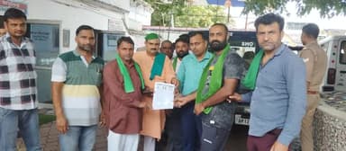 मुजफ्फरनगर :शुक्रताल में मुख्यमंत्री से किसानों की समस्याओं को लेकर ज्ञापन देने जा रहे भारतीय किसान संगठन कार्यकर्ताओं को खतौली में नजर बंद किया।