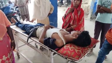 अररिया: चांदनी चौक  के पास अनियंत्रित सिटी रिक्शा  की ठोकर लगने से बाइक सवार युवक हुआ घायल सदर अस्पताल में भर्ती