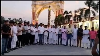 रामपुर: गांधी समाधि पर कांग्रेस कार्यकर्ताओं ने मणिपुर में महिलाओं के साथ हुई हिंसा और मणिपुर में हिंसा में मारे गए लोगो को मोमब