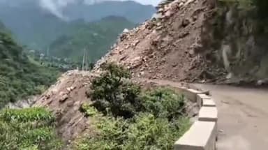 मंडी: मंडी-कुल्लू एनएच पर 6 मील में रविवार को किया गया बलास्ट,बारिश न होने से मार्ग बहाली कार्य में आई तेजी-SHO सदर सकिनी कपूर