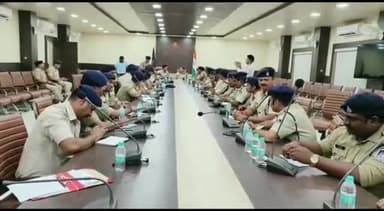 चितरंगी: मध्य प्रदेश के मुख्यमंत्री के प्रस्तावित भ्रमण को लेकर पुलिस अधीक्षक ने जिले के पुलिस कर्मियों की ली बैठक