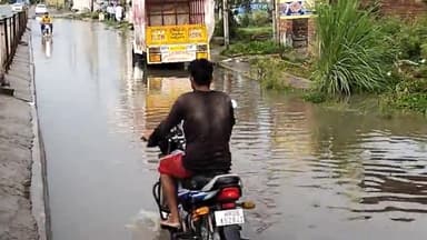 इसराना: इसराना में सर्विस लाइन के दोनों तरफ फिर जमा हुआ पानी, सैकड़ों वाहन चालकों को हुई परेशानी