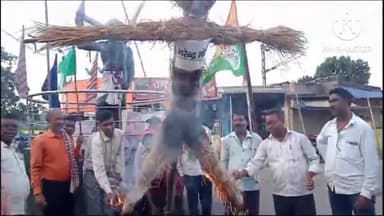 पतरातू: मणिपुर घटना को लेकर झारखंड मुक्ति मोर्चा के प्रधानमंत्री नरेंद्र मोदी का पुतला दहन किया