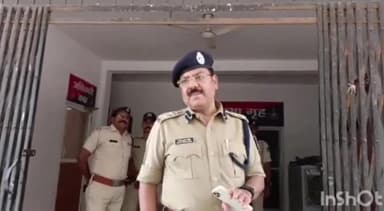 धार: धार जिले में पुलिस ने कांबिंग गश्त के दौरान 60 स्थाई वारंटी 93 गिरफ्तारी वारंटी की तामिली सहित इनामी आरोपी पकड़े शराब के