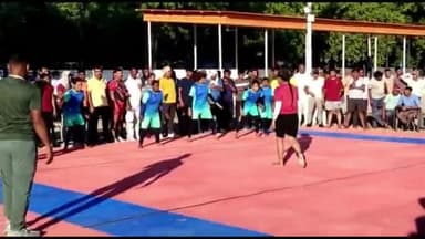 गाज़ीपुर: पुलिस लाइन में खेलकूद प्रतियोगिता में जिले के महिला और पुरुष खिलाड़ियों ने कबड्डी खेल में वाराणसी को हराकर जीता खिताब