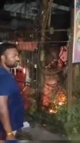मोहम्मदी: मोहम्मदी गुलौली मोड़ के पास ट्रांसफार्मर में अचानक तीन बजे रात में लगी आग
