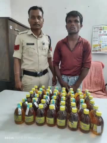 तिल्दा: बरौडा मोड़ के पास से अवैध शराब के साथ 2 अलग-अलग लोगों को खरोरा पुलिस ने किया गिरफ्तार