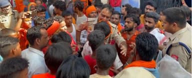 बरेली:- जोगी नवादा में कांवड़ियों पर पथराव 12 घायल, इलाका छावनी में तब्दील