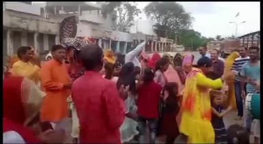 सरदारपुर: राजगढ़ में पुरुषोत्तम मास के उपलक्ष्य में 20 से 26 जुलाई तक आयोजित श्रीमद् भागवत कथा में आज मनाया गया कृष्ण जन्मोत्सव